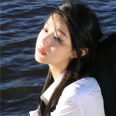 院子里的女人